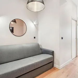 165 Denis - Superbe A Paris